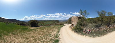 7: 20220429115254_cabana_de_faia_embassament_de_sant_antoni_de_susterris.jpg