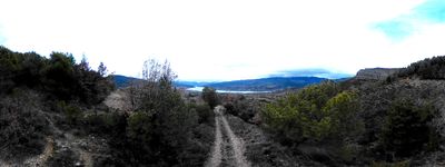 42: 202602091556_per_l_esquerra_arriba_el_sender_de_sant_joanet.jpg